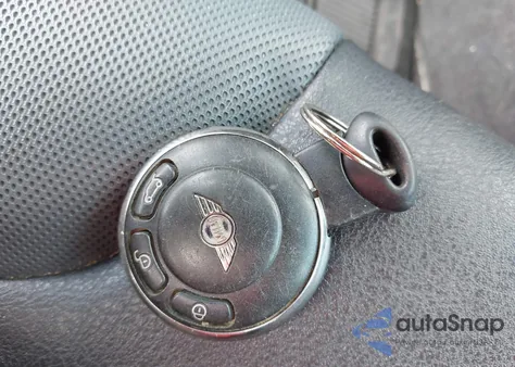 2009 Mini Cooper z USA, uszkodzony, nr VIN WMWMM433539TP9375